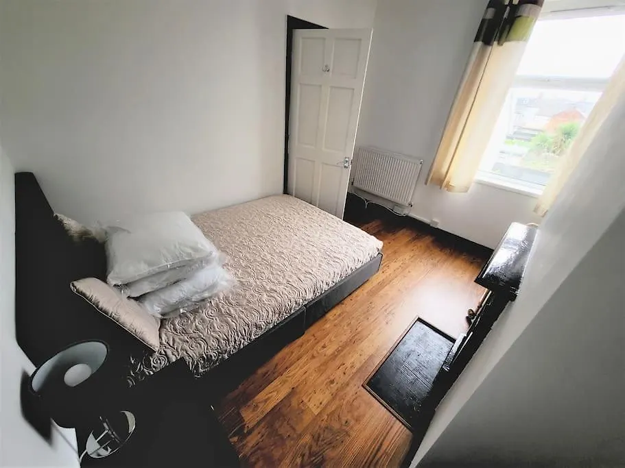 Modern 3-Bedroom Home With Lovely Garden Cardiff 0*,  United Kingdom