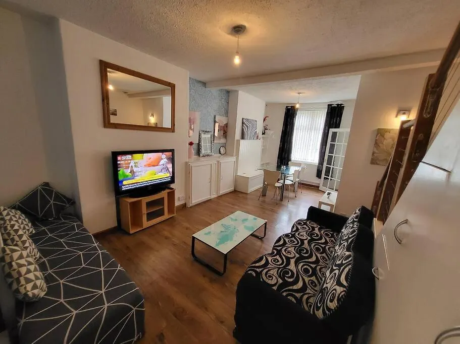 Modern 3-Bedroom Home With Lovely Garden Cardiff 0*,