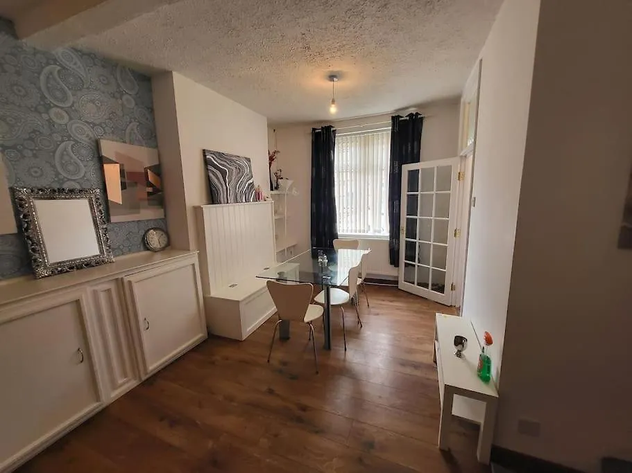 Holiday home Modern 3-Bedroom Home With Lovely Garden Cardiff