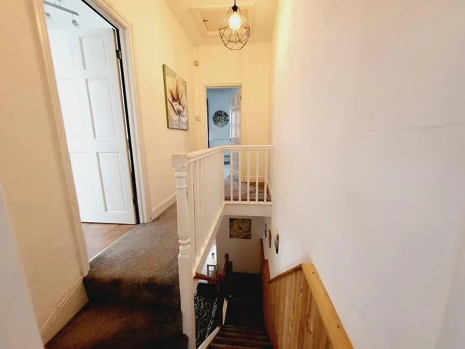 Modern 3-Bedroom Home With Lovely Garden Cardiff United Kingdom
