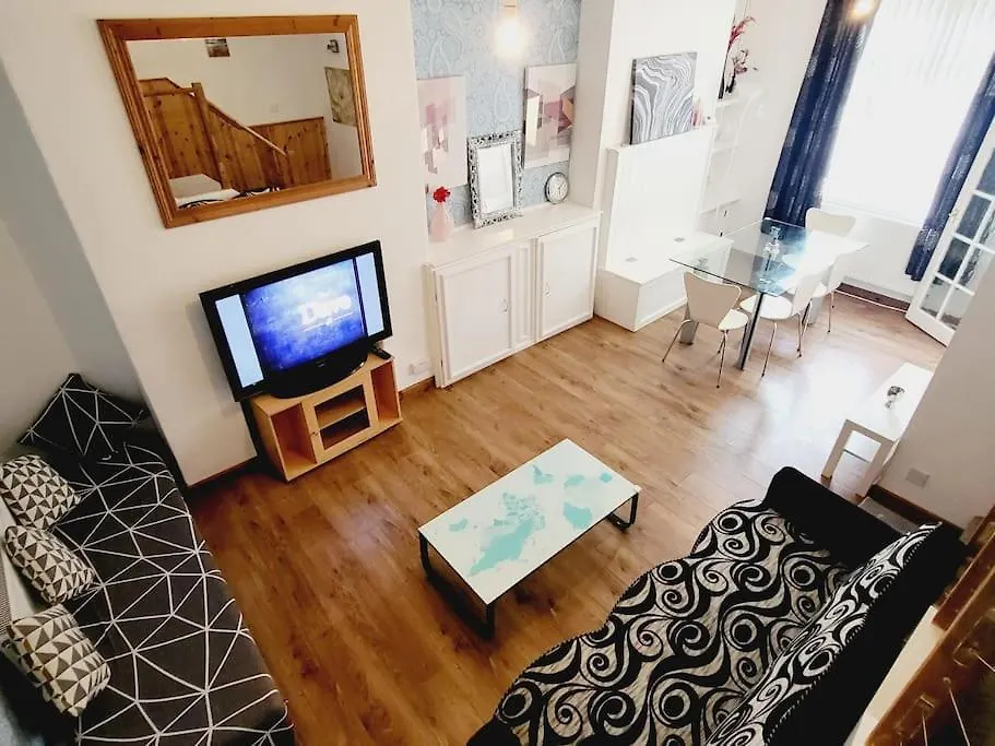 Holiday home Modern 3-Bedroom Home With Lovely Garden Cardiff