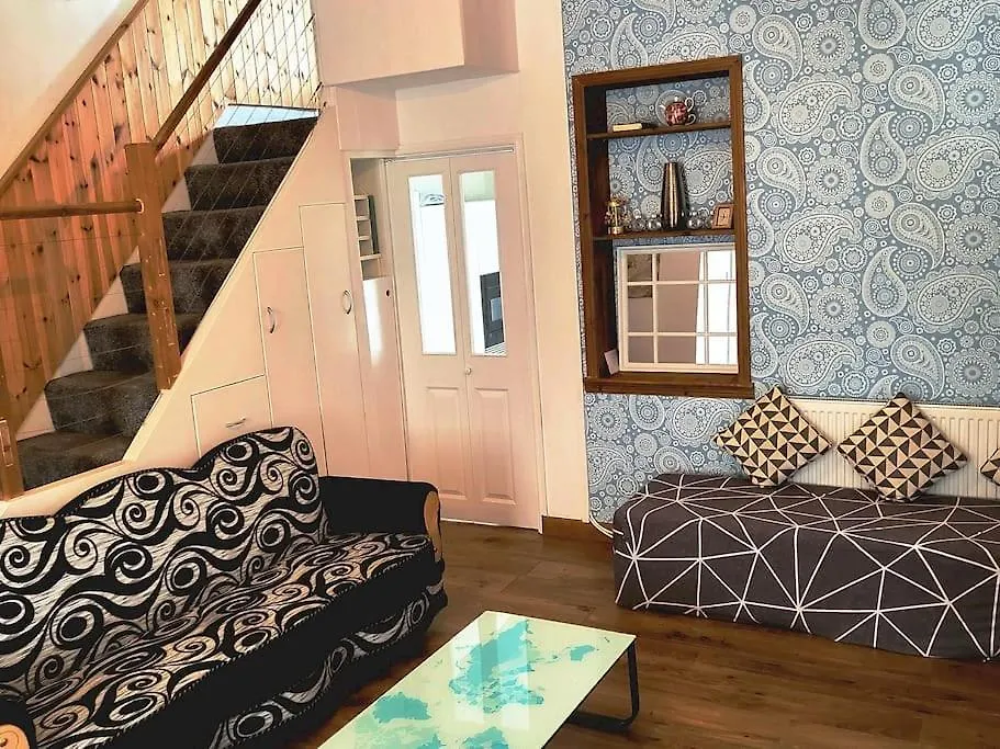 Modern 3-Bedroom Home With Lovely Garden Cardiff