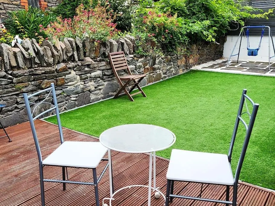 Modern 3-Bedroom Home With Lovely Garden Cardiff Holiday home