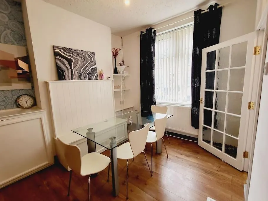 Modern 3-Bedroom Home With Lovely Garden Cardiff 0*,  United Kingdom