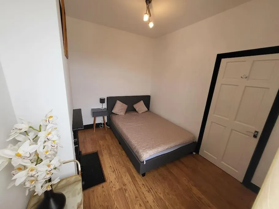 Modern 3-Bedroom Home With Lovely Garden Cardiff United Kingdom