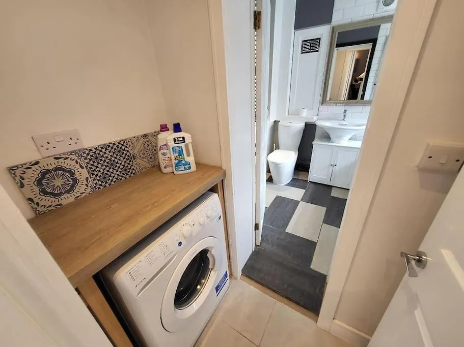 Modern 3-Bedroom Home With Lovely Garden Cardiff Holiday home