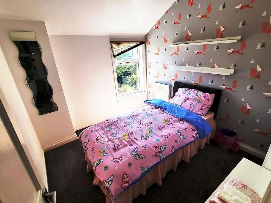 Modern 3-Bedroom Home With Lovely Garden Cardiff 0*,