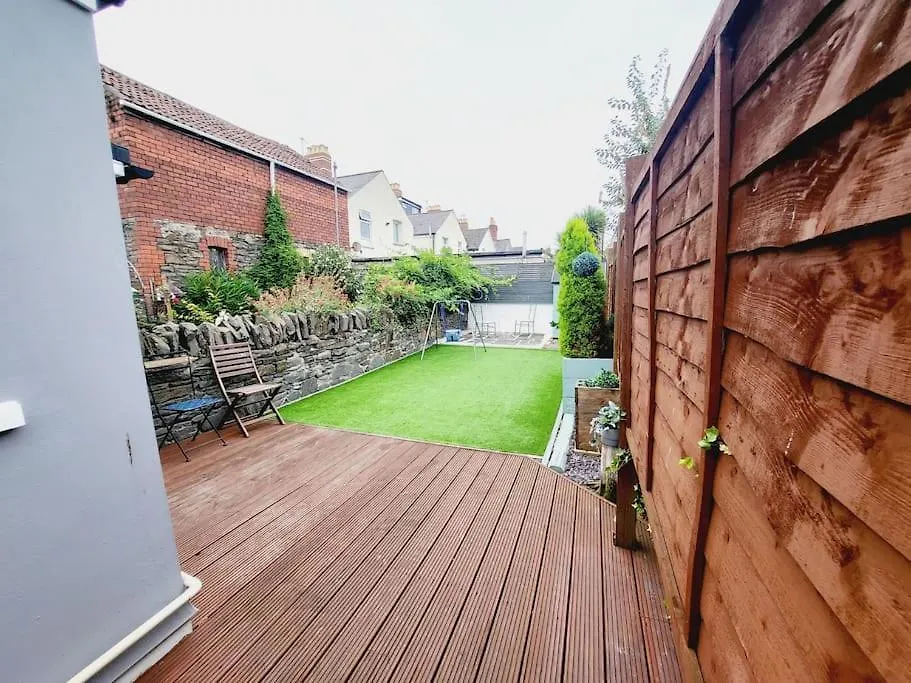 Modern 3-Bedroom Home With Lovely Garden Cardiff Holiday home