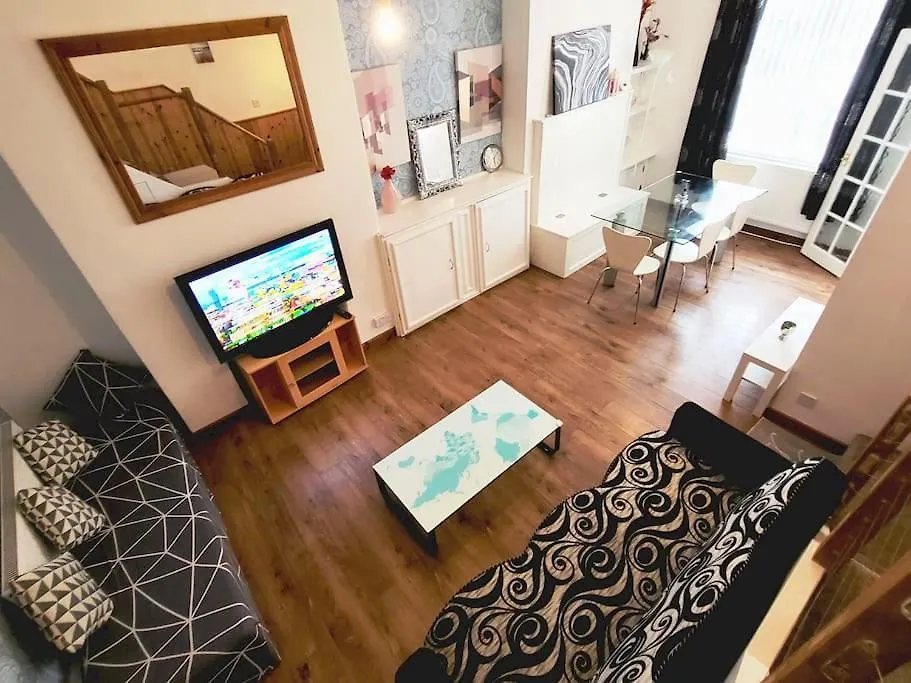 Modern 3-Bedroom Home With Lovely Garden Cardiff
